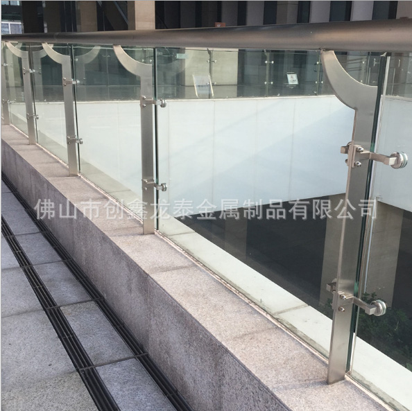 广东商场不锈钢玻璃栏杆,不锈钢护栏按图生产-龙泰梯